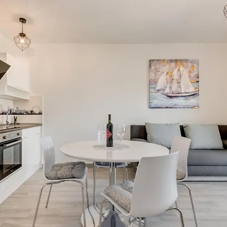 In Arbanija Mit Meerblick, Balkon, Klimaanlage, W-lan 5137-1 Appartement