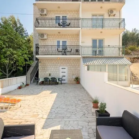 In Arbanija Mit Meerblick, Balkon, Klimaanlage, W-lan 5137-1 *