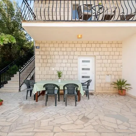 In Arbanija Mit Meerblick, Balkon, Klimaanlage, W-lan 5137-1 아파트 트로기르