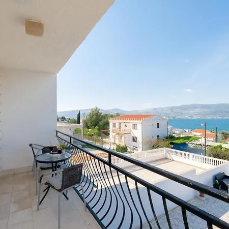 아파트 In Arbanija Mit Meerblick, Balkon, Klimaanlage, W-lan 5137-1 트로기르