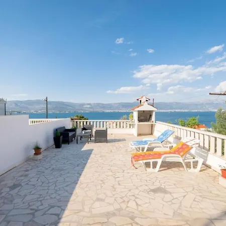 In Arbanija Mit Meerblick, Balkon, Klimaanlage, W-lan 5137-1 *