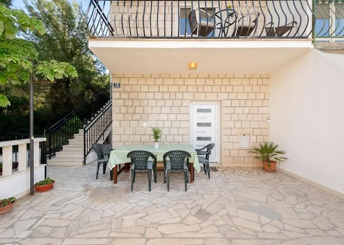 In Arbanija Mit Meerblick, Balkon, Klimaanlage, W-lan 5137-1 아파트 트로기르