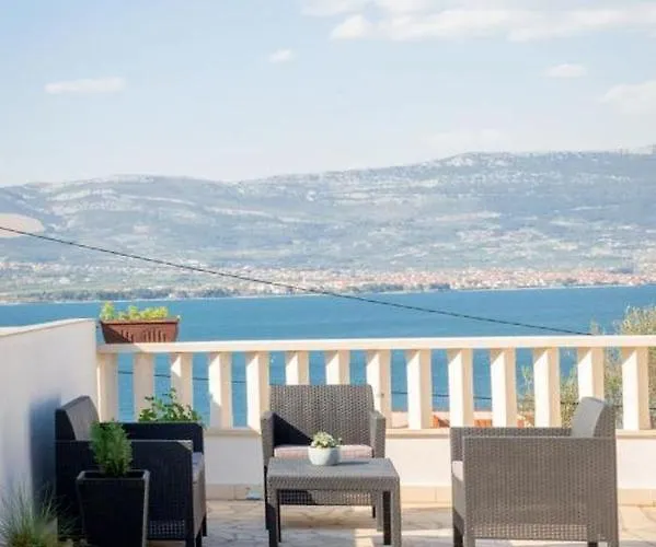 In Arbanija Mit Meerblick, Balkon, Klimaanlage, W-lan 5137-1 * 트로기르