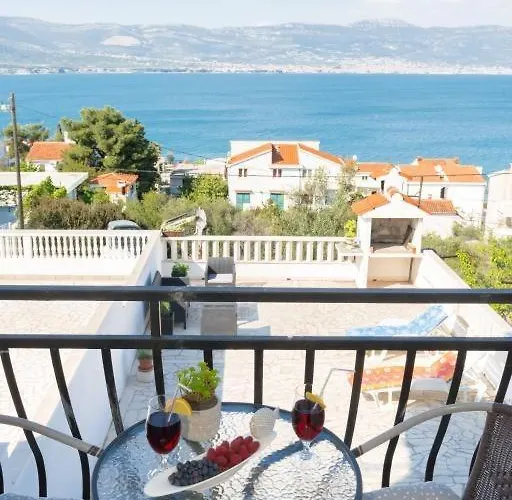 아파트 In Arbanija Mit Meerblick, Balkon, Klimaanlage, W-lan 5137-1 *