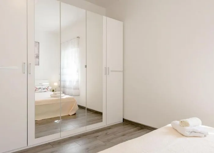 In Arbanija Mit Meerblick, Balkon, Klimaanlage, W-lan 5137-1 아파트 트로기르