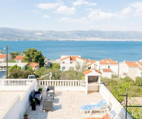 In Arbanija Mit Meerblick, Balkon, Klimaanlage, W-lan 5137-1 아파트