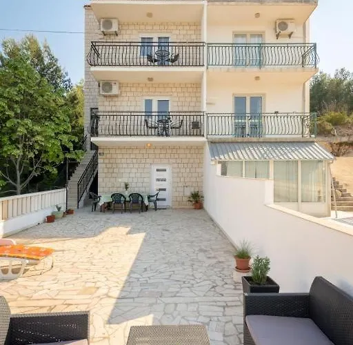 In Arbanija Mit Meerblick, Balkon, Klimaanlage, W-lan 5137-1 *