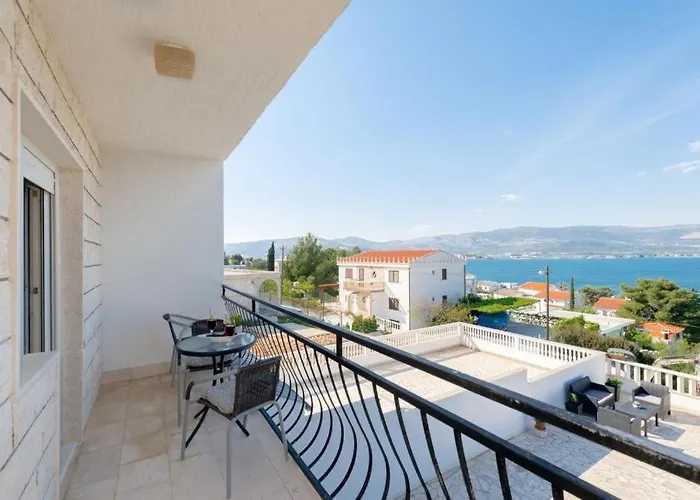 아파트 In Arbanija Mit Meerblick, Balkon, Klimaanlage, W-lan 5137-1 트로기르