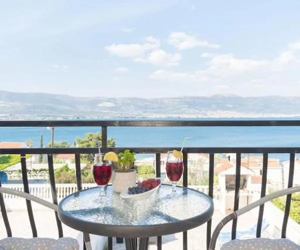 In Arbanija Mit Meerblick, Balkon, Klimaanlage, W-lan 5137-1